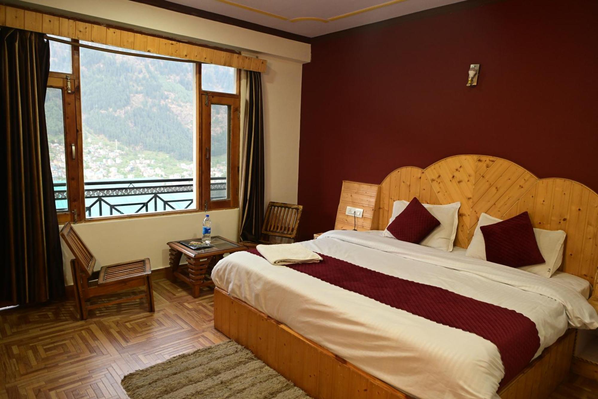 Krishana Cottage A Pure Veg !!!300 M From Hadimba Temple!!!Balcony Rooms!!!Veg Restaurant!!!Couple Friendly!!!Family Cottage!!! Manāli Buitenkant foto