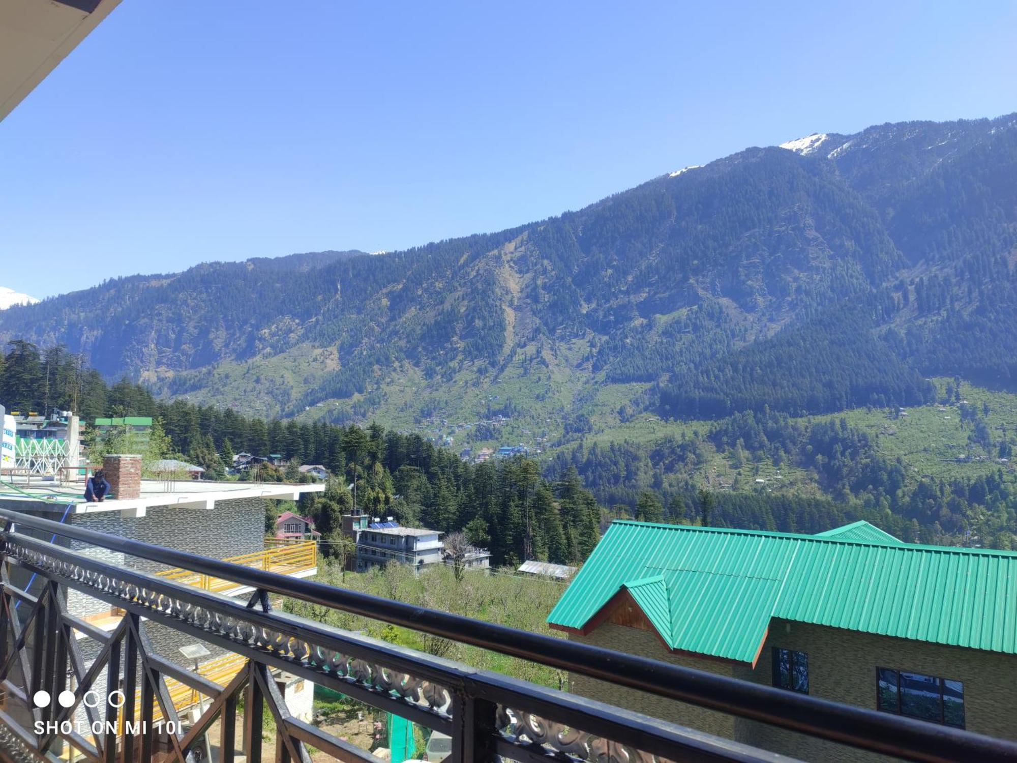 Krishana Cottage A Pure Veg !!!300 M From Hadimba Temple!!!Balcony Rooms!!!Veg Restaurant!!!Couple Friendly!!!Family Cottage!!! Manāli Buitenkant foto